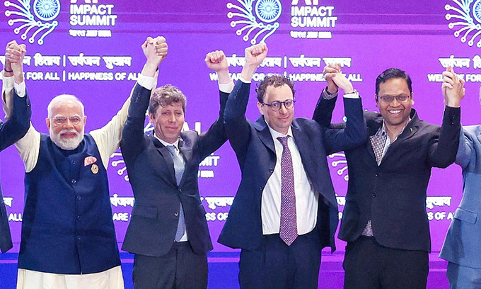 2020 — năm Dario Amodei rời OpenAI để lập Anthropic