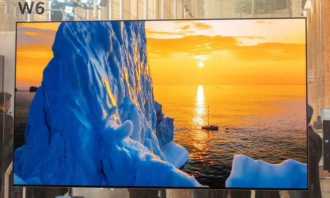 LG OLED evo AI W6. Ảnh: Huy Đức